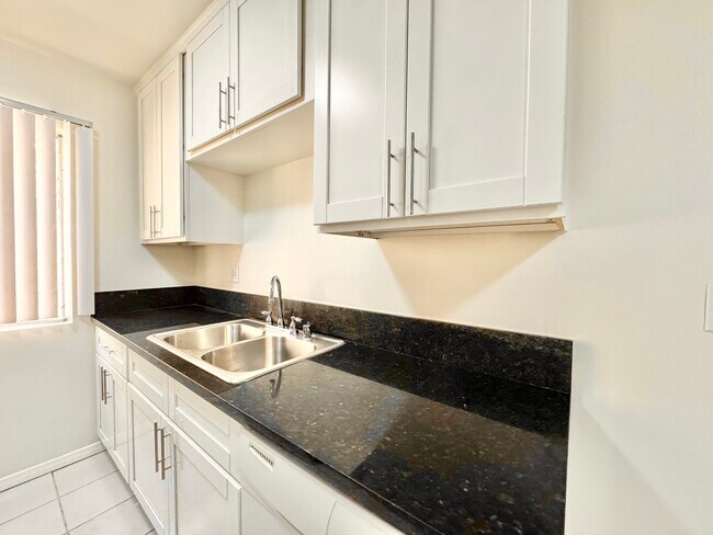 Foto del edificio - 3637 Keystone Av
