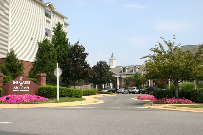 Fotografía del edificio - 1570 Spring Gate Dr