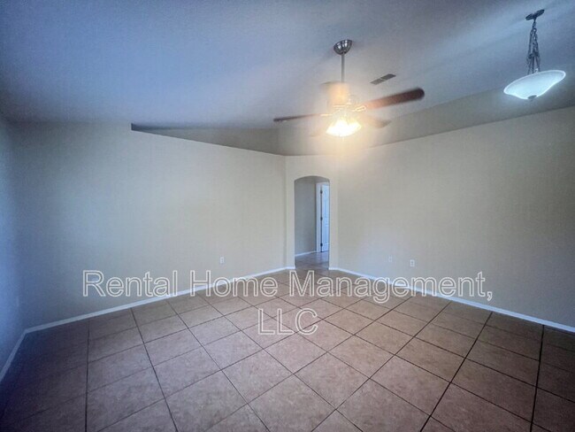 Foto del edificio - 2537 Hickory Oak Blvd