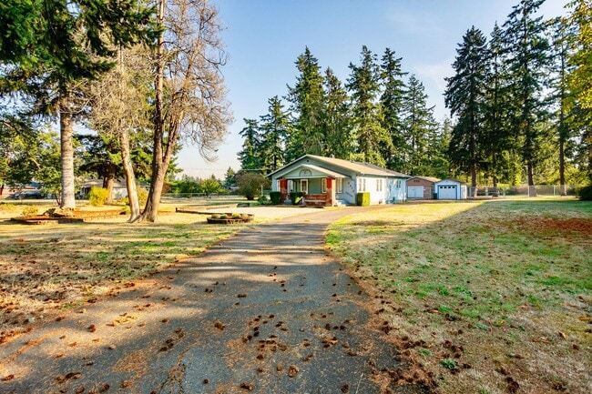 Building Photo - 3 bd 1 bath home