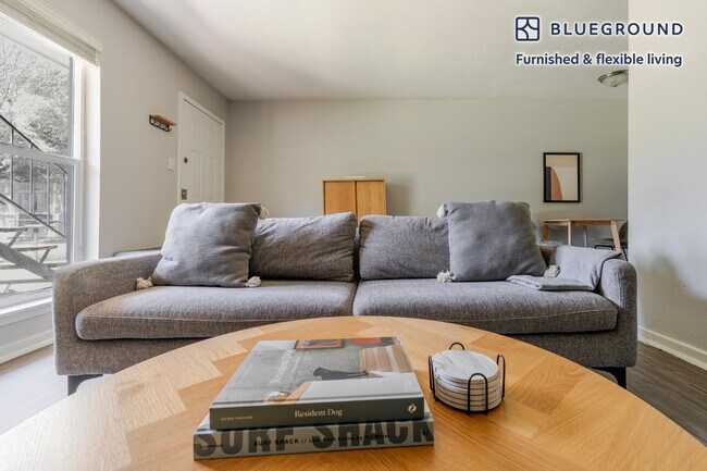 Foto del edificio - 1230 E 38th 1/2 St