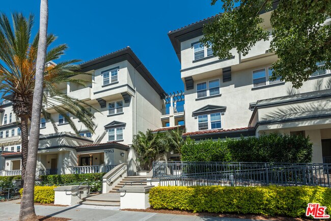 Foto del edificio - 12963 W Runway Rd