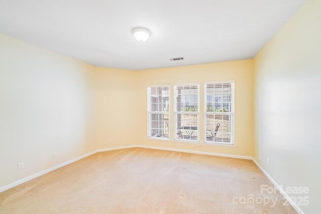 Building Photo - 2018 Sweetleaf Dr
