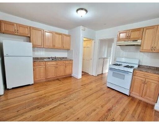 Building Photo - 62 Hawthorn St