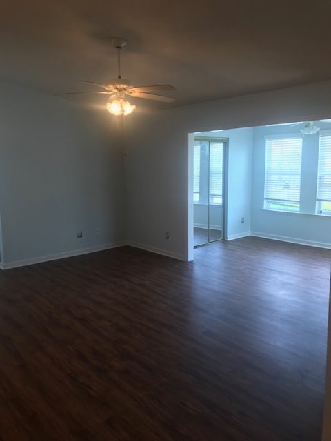 Foto del edificio - 8562 Hopkins Cir