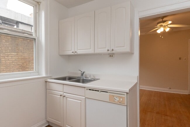 Building Photo - 4409 N Kenneth Ave