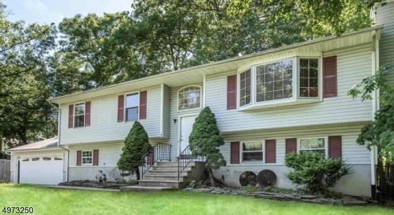 Primary Photo - 4 Spinnaker Way