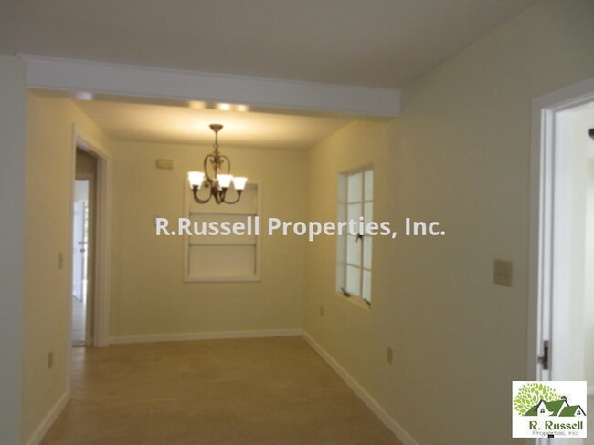 Building Photo - 170 Sunnytown Rd