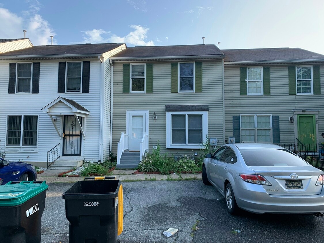 Primary Photo - 176 Parma Ave