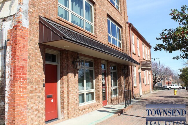Building Photo - 137-105 Person St. - Coming Soon Jan 1, 20...