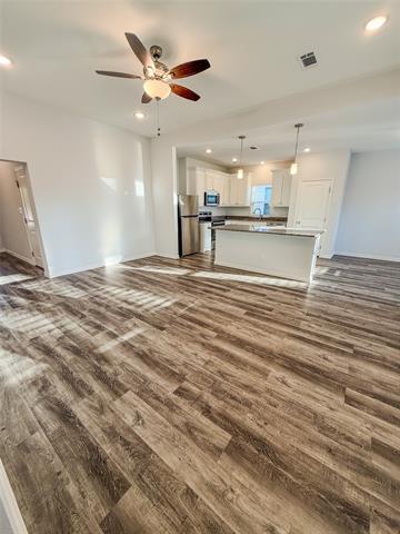 Building Photo - 2105 Bluebonnet Ave