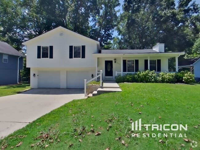 Building Photo - 1301 Fairridge Cir SW
