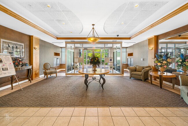 Foto del edificio - 5555 N Cumberland Ave