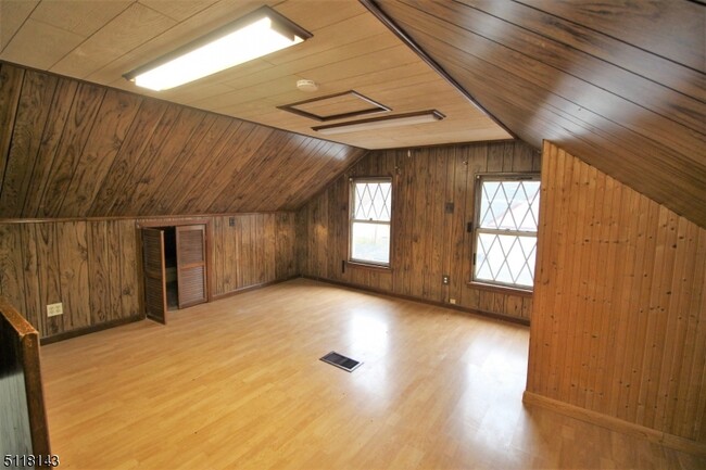 Building Photo - 857 Westfield Ave