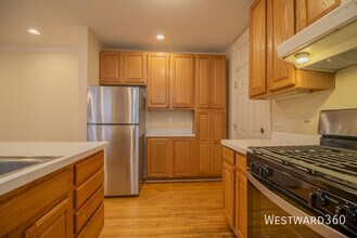 Building Photo - 7648 N Greenview Ave