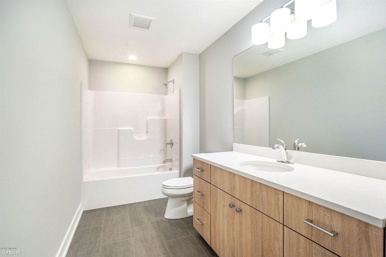 Foto principal - 7098 Ada Depot Dr