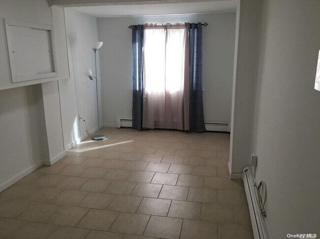 Foto del edificio - 3569 Laconia Ave