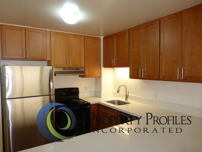 Building Photo - Kukui Plaza - 1 Bedroom 1 Bath 1 Parking U...