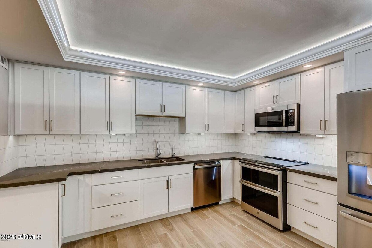 Primary Photo - 5136 N 31st Pl