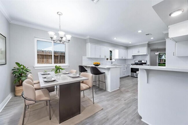Foto del edificio - 5807 Dumfries Dr