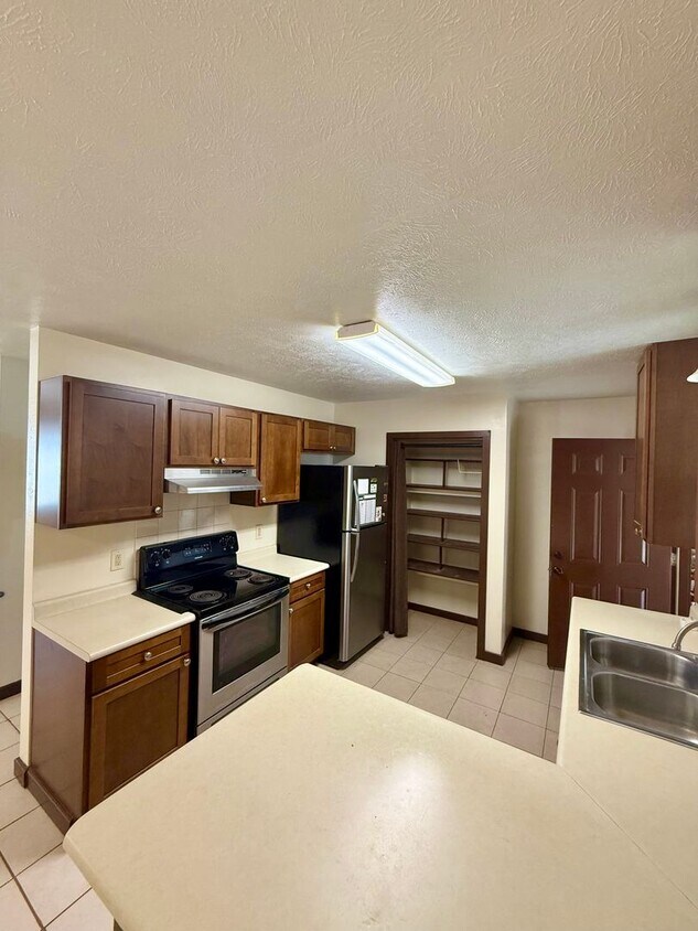 Foto principal - 3 Bedroom / 1 Bathroom Home Available in W...