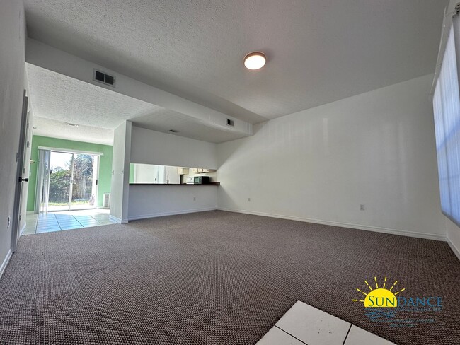 Foto del edificio - Lovely 2 Bedroom Townhouse Close to Downtown FWB