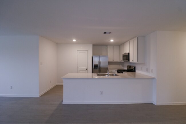 Foto del edificio - 2511 Night Emerald Dr