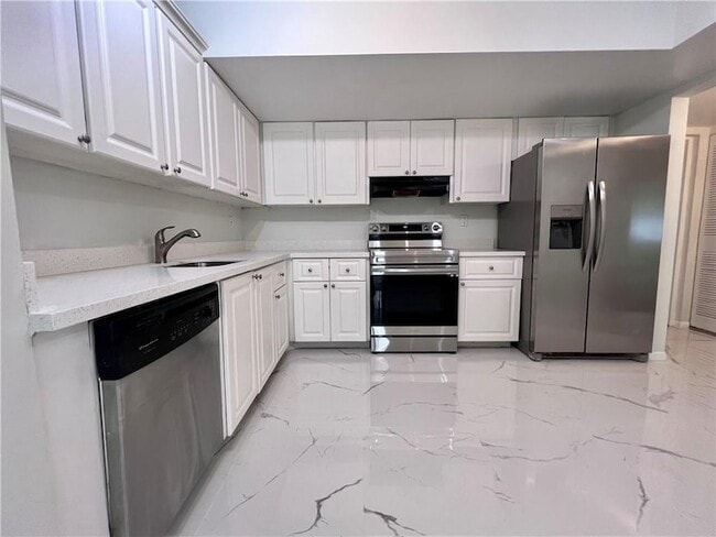 Foto del edificio - 701 N Pine Island Rd