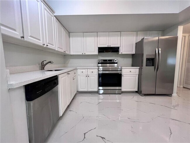 Building Photo - 701 N Pine Island Rd