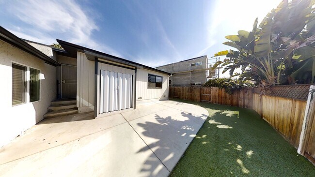 Foto del edificio - Newly Renovated (2022)! 7BD/3BA (Lease out...