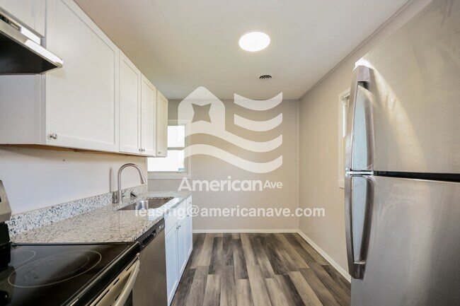 Foto del edificio - 6483 Simpson Ave