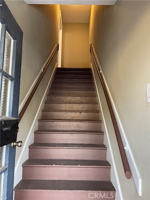 Building Photo - 208 Falcon Ave
