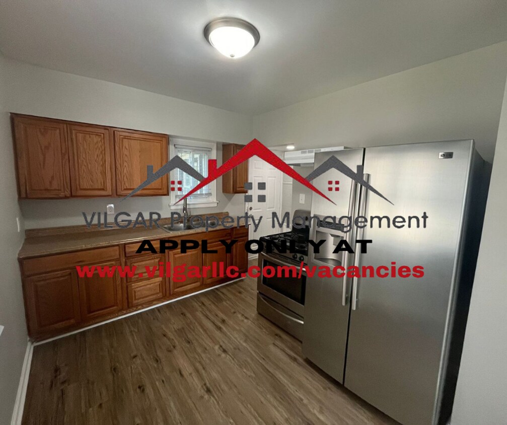 Foto principal - This spacious home offers plenty of room f...