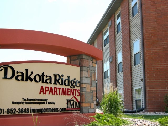 Entrada - Dakota Ridge Apartments