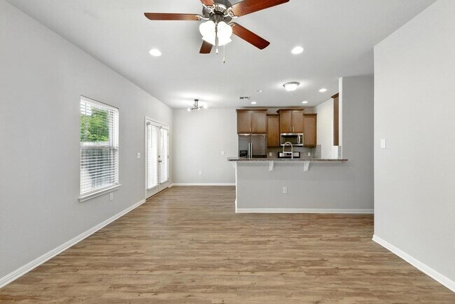 Building Photo - 7202 Redding Dr