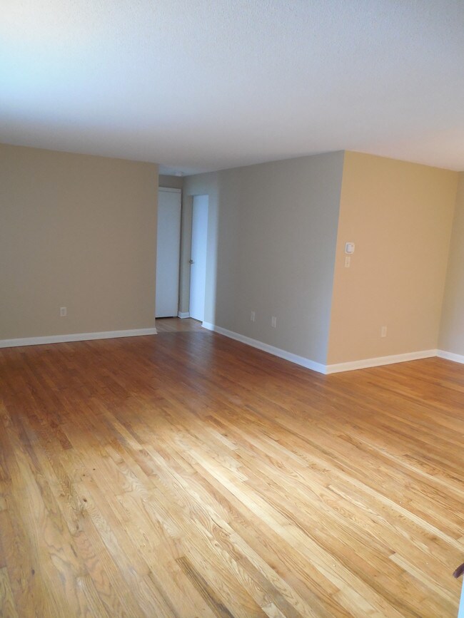 16 Robbins Ln Unit b, Rocky Hill, CT 06067 Condo for Rent in Rocky