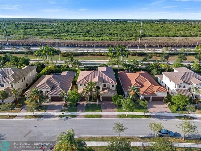 Foto del edificio - 9811 Lakeview Ln