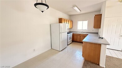 Building Photo - 5655 E Sahara Ave