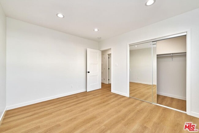 Foto del edificio - 6443 Columbus Ave