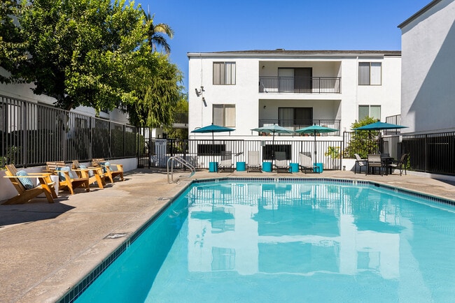 Building Photo - The Plaza at Canoga Park
