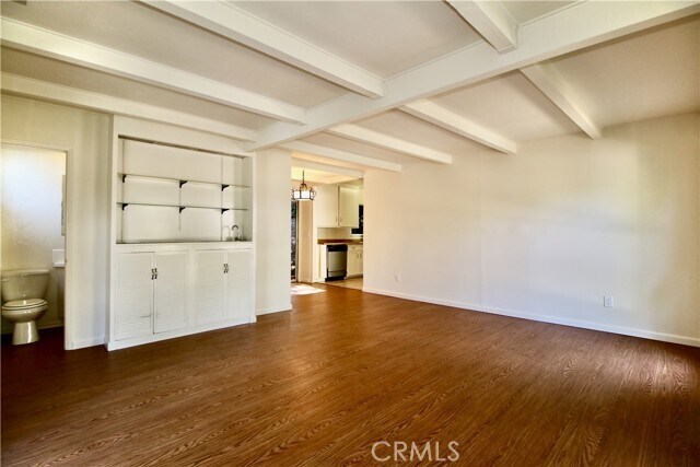 Foto del edificio - 21470 Providencia St