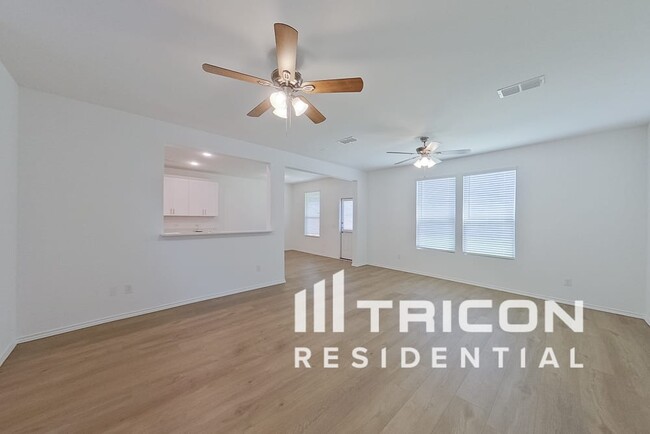 Building Photo - 2411 Carlow Ln