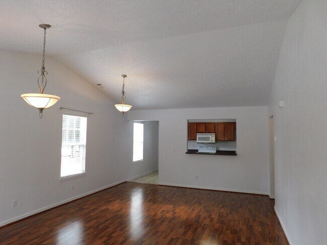 Building Photo - 119 Crest Pointe