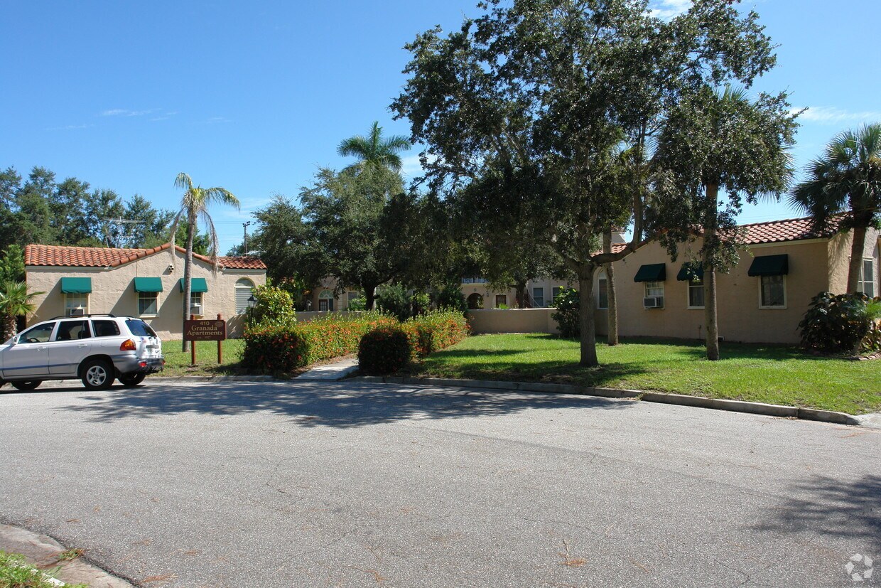 Foto del edificio - 410 Palmetto Ct