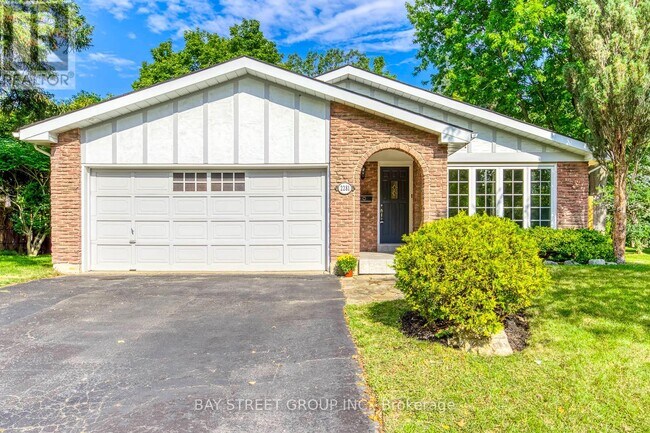 Building Photo - 2281 Devon Rd