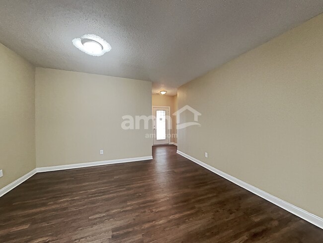 Foto del edificio - 5902 Cabot Dr