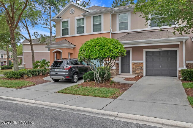 Building Photo - 5915 Pavilion Dr