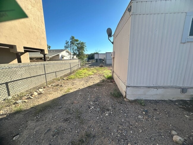 Building Photo - charming 2 bedroom mobile close to River
