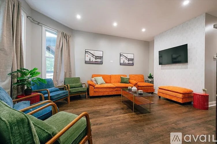 Foto principal - 2923 N Wisner Ave