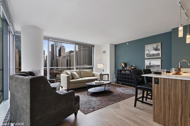 Building Photo - 316 N Clark St